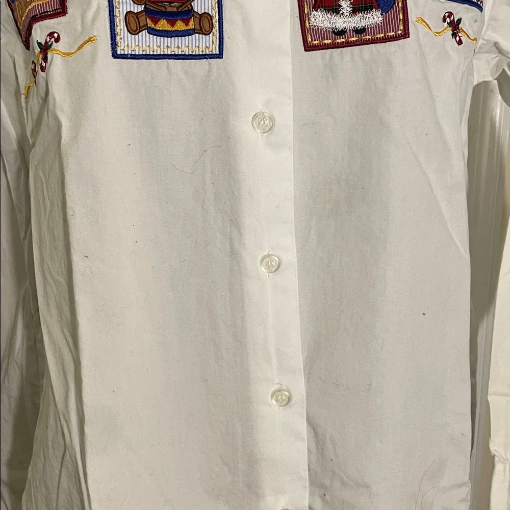 White Broadcloth Christmas Design Blouse with Ribbon trim Collar and Cuffs XL - Picture 6 of 6
